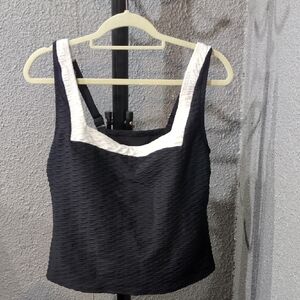 Black and White Textured Women's Bathing Suit Top With Matching Skirt Style Bott